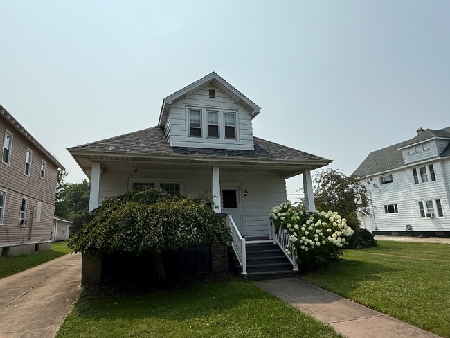 Building Photo - 710 Eleanor Pl Rental