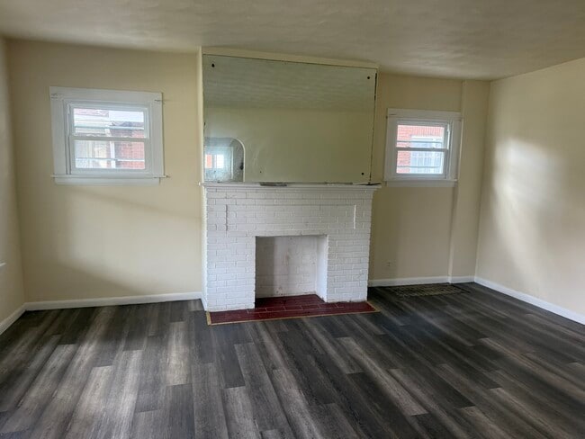 33 W Judson Ave