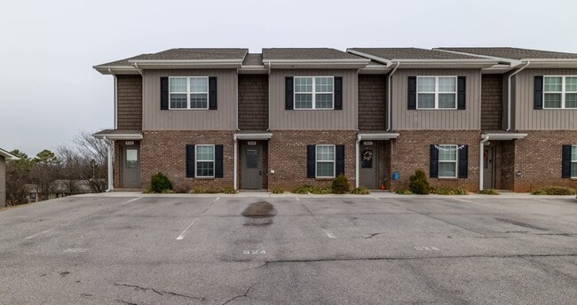 Building Photo - 924 Warrior Hill Dr