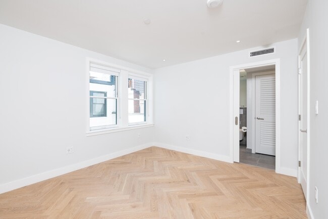 Photo - 12 Commonwealth