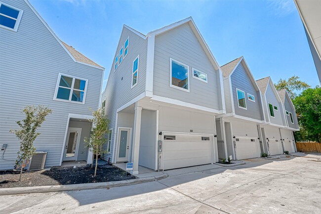 Building Photo - 6143 W Montgomery Rd Rental