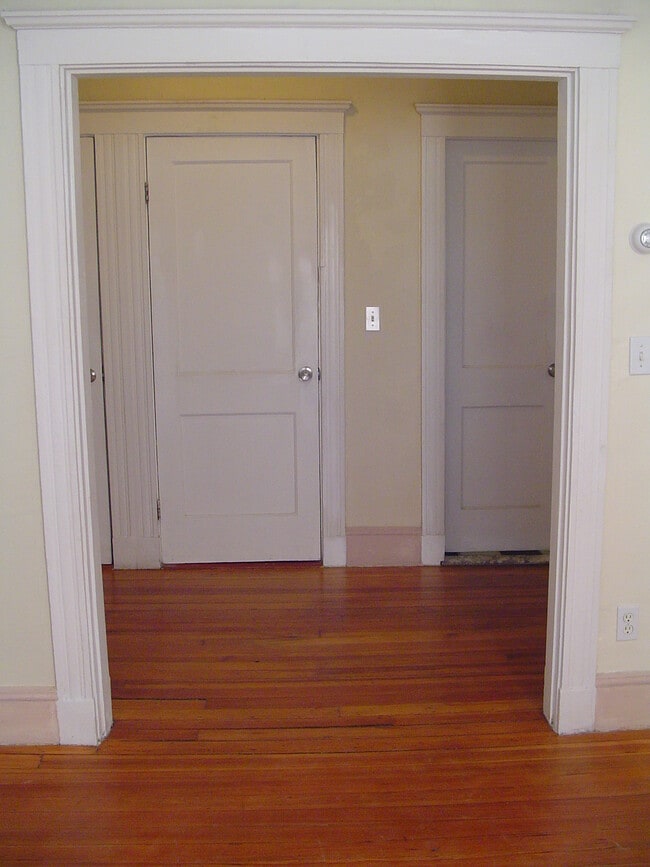 Building Photo - 73 Cottage St Unit 2