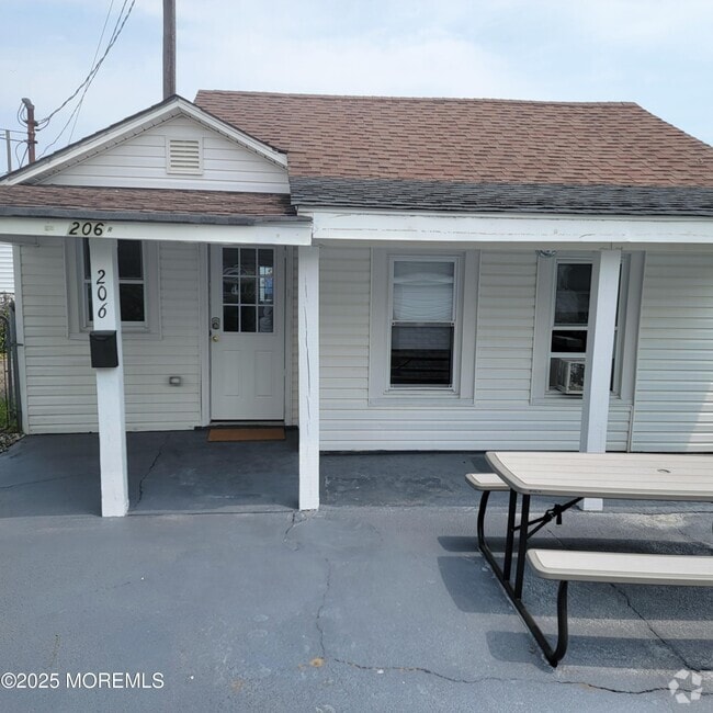 Building Photo - 206 16th Ave Rental