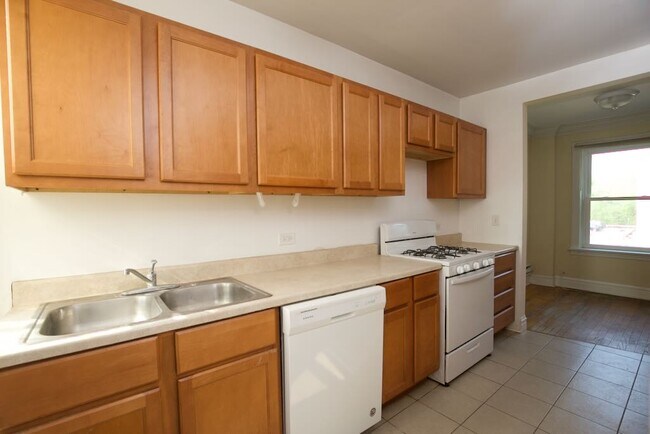 Photo - 918 Green Bay Unit L2