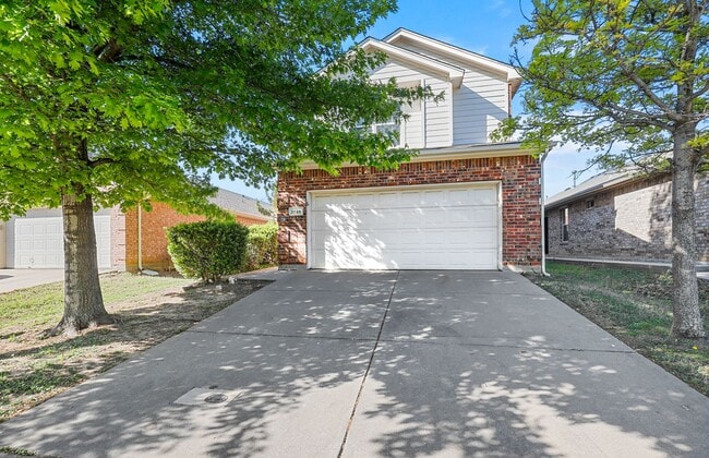 Lovely 2 Story 3/2.5/2 in NORTHWEST ISD Av... - Lovely 2 Story 3/2.5/2 in NORTHWEST ISD Av... Casa