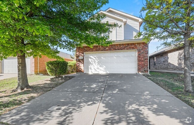 Building Photo - Lovely 2 Story 3/2.5/2 in NORTHWEST ISD Av... Rental