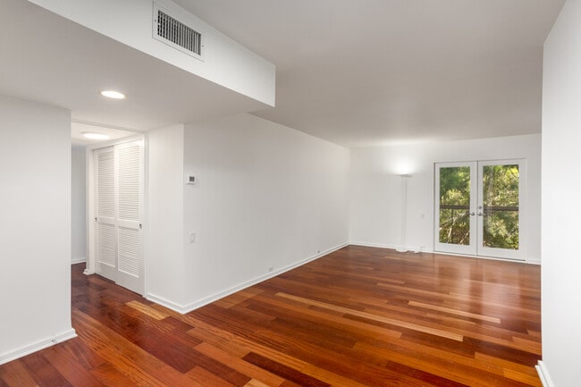 Photo - 330 S Barrington Ave