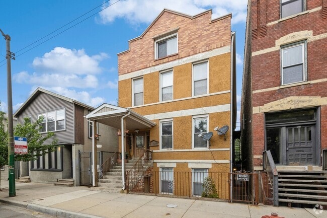 Building Photo - 724 W 18th St Rental