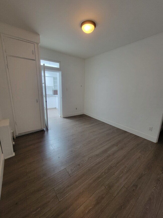 Photo - 9341-9341 Nowell St