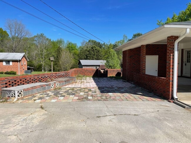 Photo - 3 Bed, 1 Bath Brick house in Ramseur
