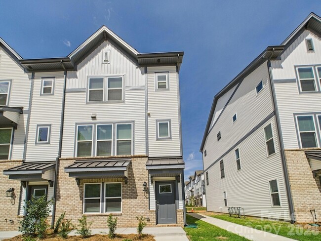 Photo - 1623 Blanche St