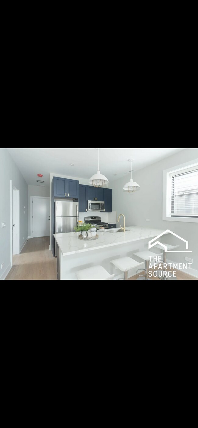 Building Photo - 4406 N Seeley Ave Unit 3B