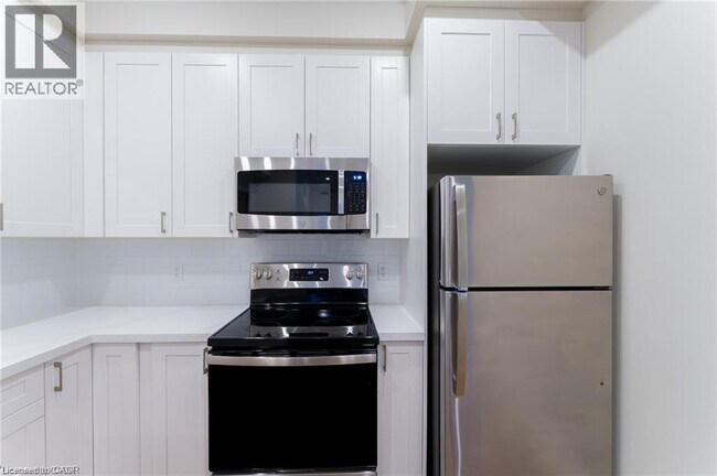 Photo - 100 Charlton Ave W Unité 204