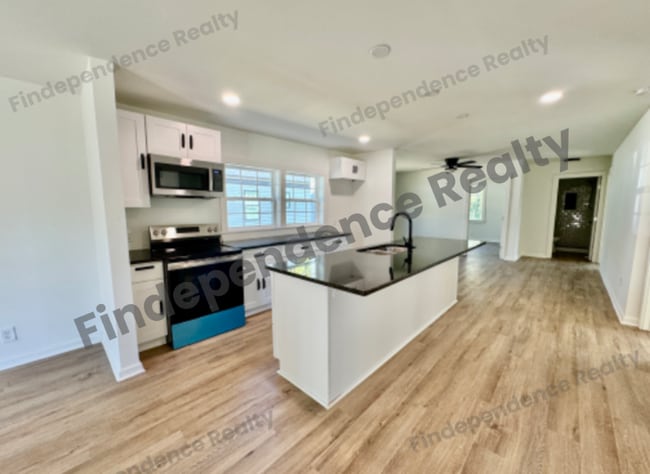 Photo - 351 Fox St SW