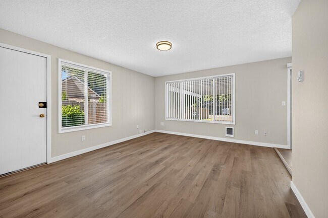Renovated 2 bedroom Duplex