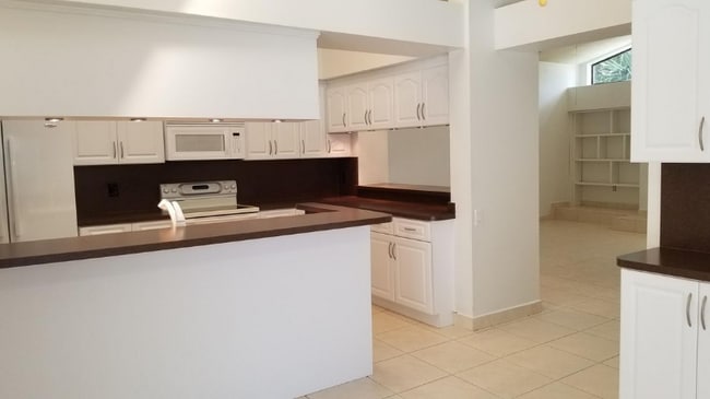 Photo - 14060 Greentree Dr