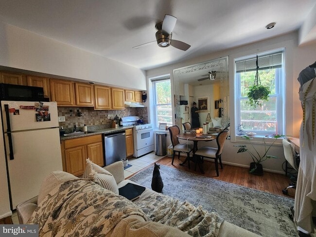 Photo - 2018 Bainbridge St Unit 2F