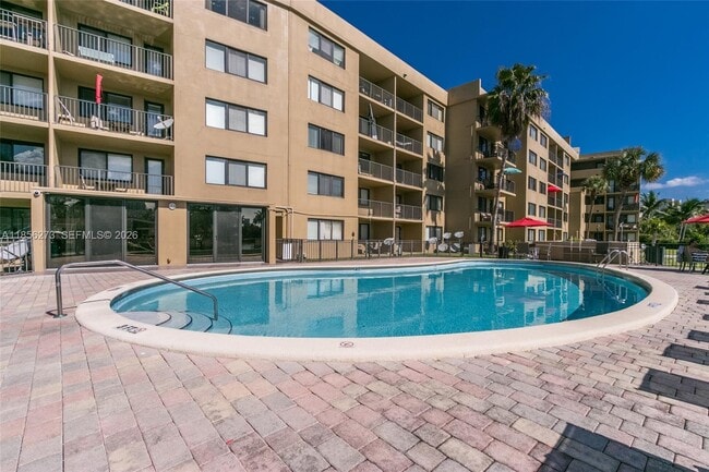 Building Photo - 301 Golden Isles Dr Unit 514