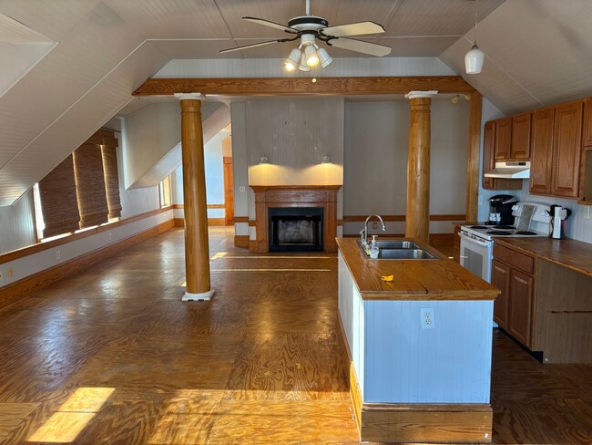 Building Photo - Welcome to coastal living in the heart of Manteo 2 Bedroom 1 Bath