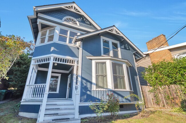 Photo - Victorian Classic in MT. Baker