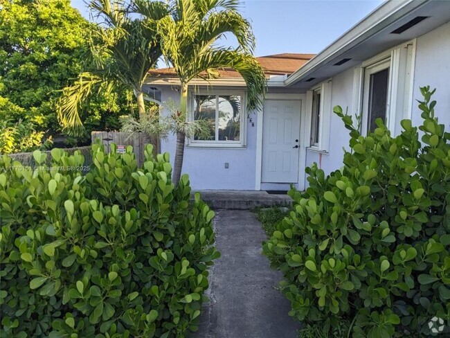 Building Photo - 3 bedroom in Miami FL 33150 Rental