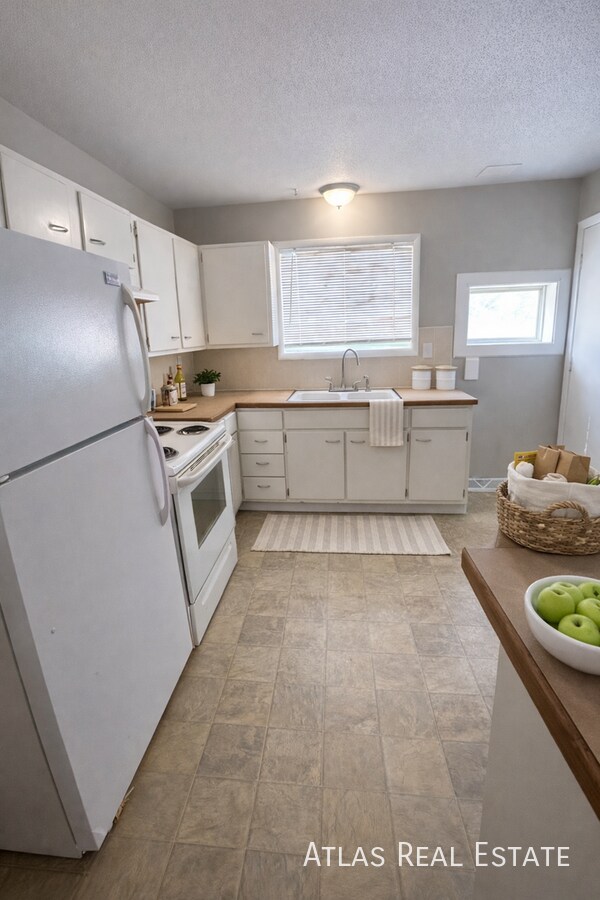 Photo - 6646 Maywood Ave Unit A