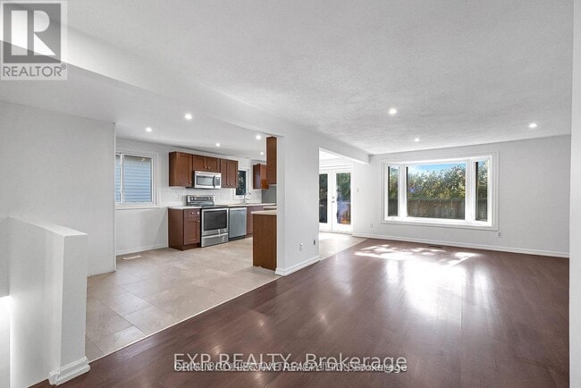 Photo - 63 Wheatfield Crescent