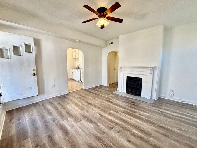 Photo - 3810-3812 Central St. Unidad 3812-2