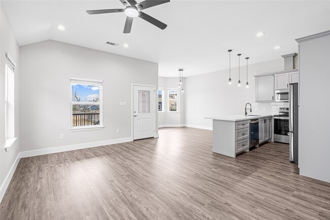 Photo - 3821 Easy St