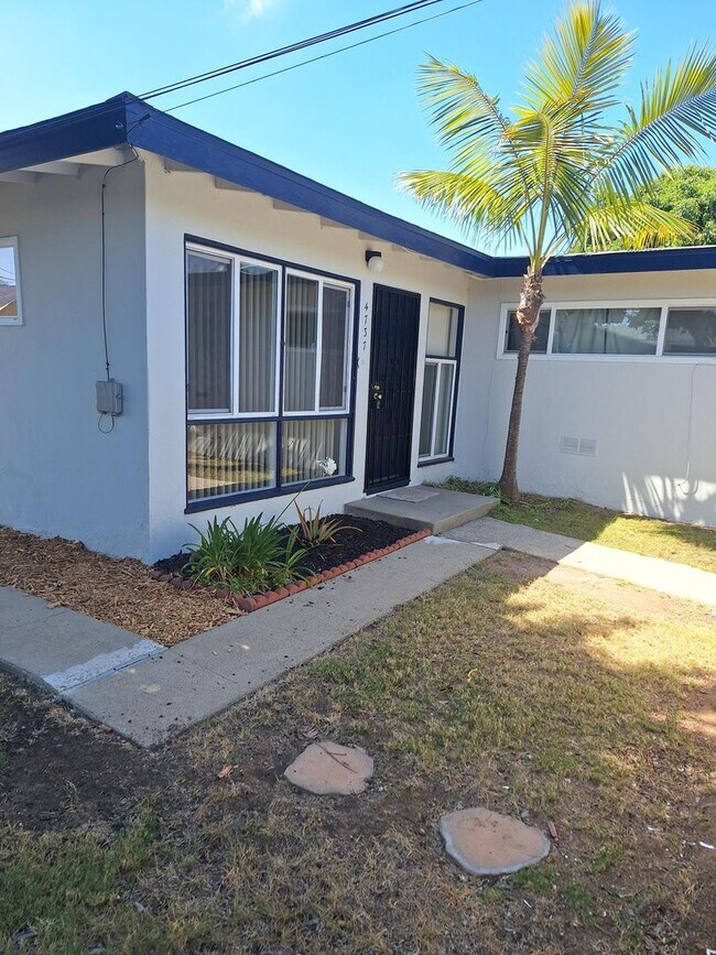 Building Photo - Beautifully Renovated 3-Bedroom, 1-Bath Duplex in Clairemont