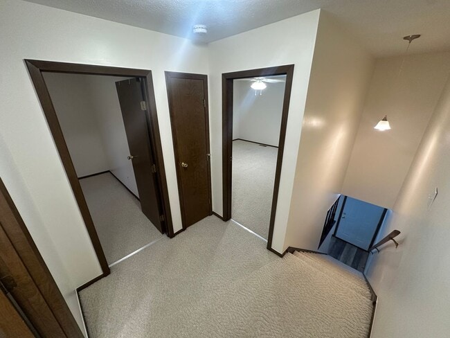 Photo - SPACIOUS TOWNHOME IN WILLOW TERRACE