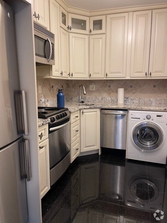 Building Photo - 218 Newbury St Unit 4RR Rental