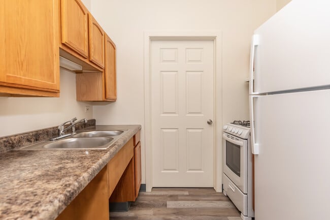 Highlands Tudor Manor - 55+ Community