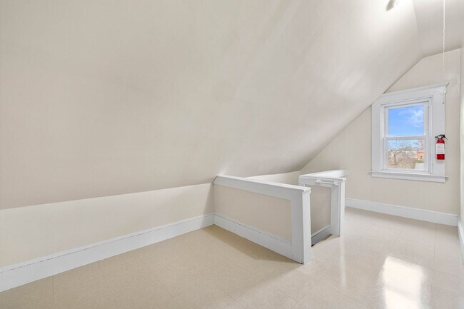 Photo - 1857 State St Unidad 3
