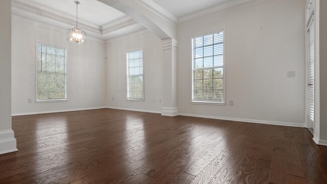 Photo - 221 Longview Ave