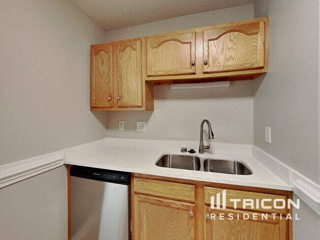 Photo - 25 Newbury Dr