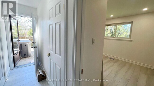 Photo - 18 Boulding Dr