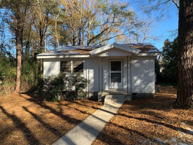 Building Photo - Precious 1BR/1BA Cottage On N Ross Rental