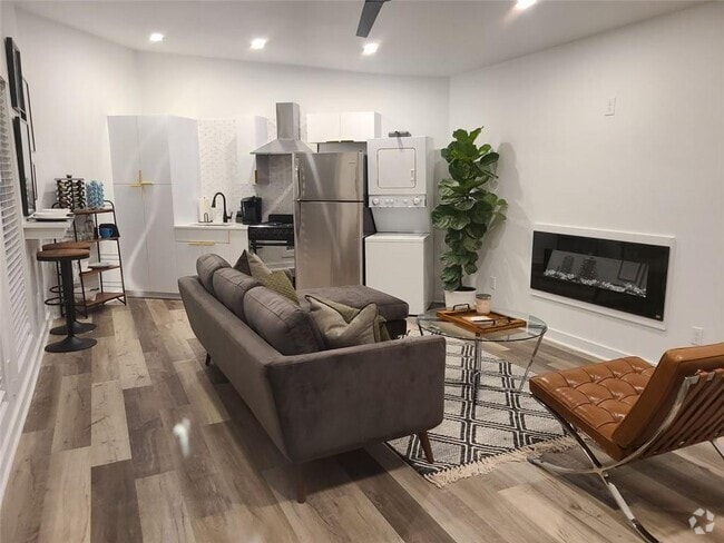 Building Photo - 3229 Kingsdale Dr SW Rental