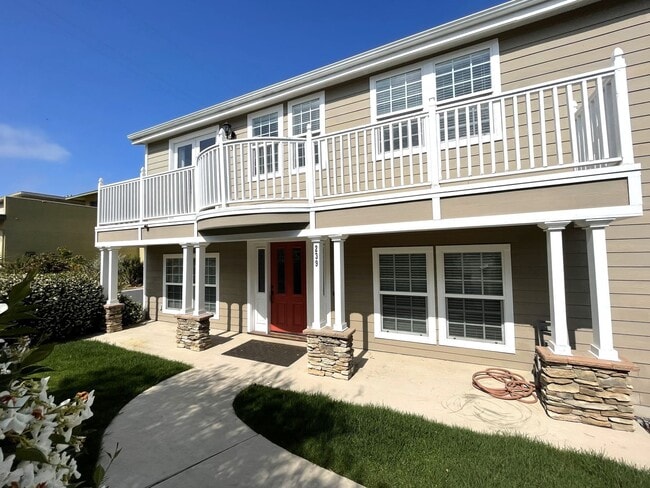 Beautiful 3 bedroom detached townhome with... - Beautiful 3 bedroom detached townhome with...