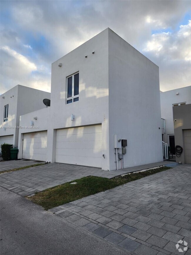 Building Photo - 6331 NW 105th Ct Unit - Rental