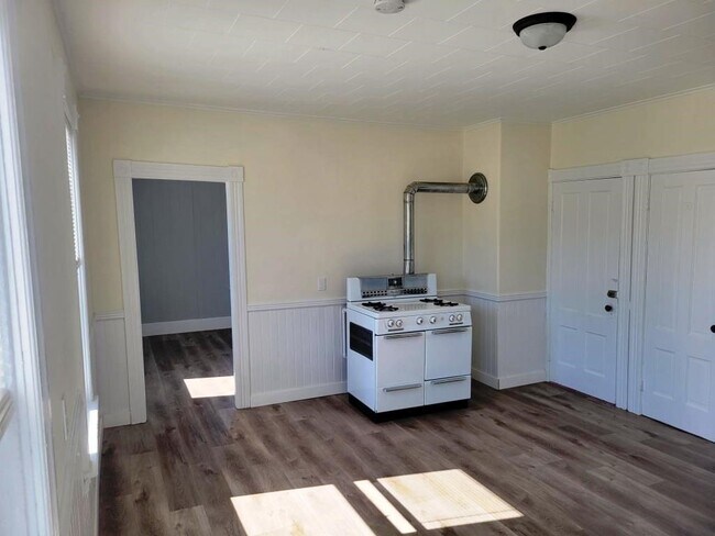 Photo - 73 1/2 Esther St Unit 3