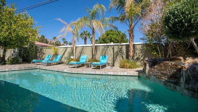 590 W Pico Rd