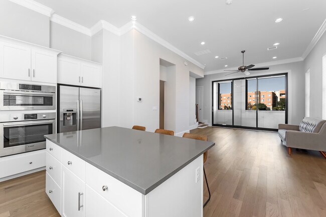 Photo - 633 Dalton Ln