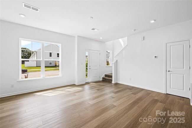 Photo - 16341 Leading St