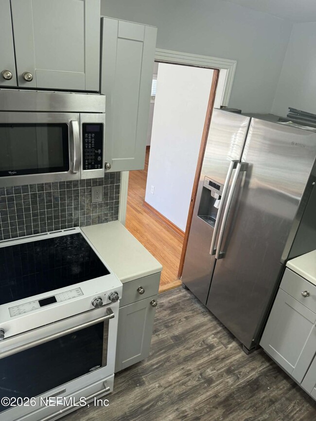 Building Photo - 1201 Clock St