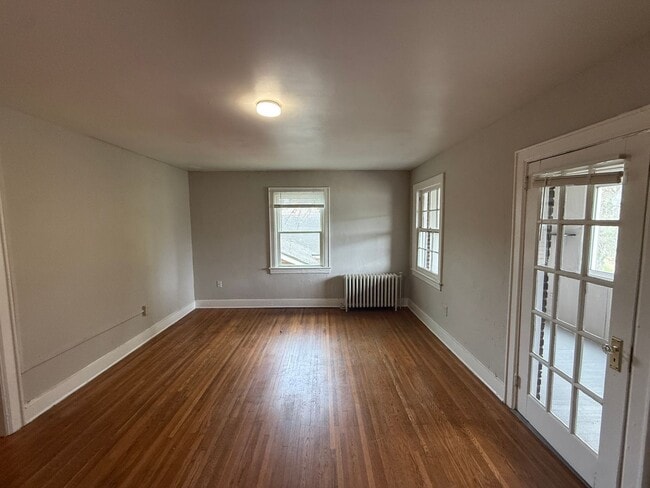 Building Photo - Adorable One Bedroom Apartment in Elizabeth!