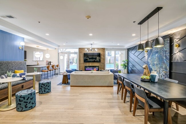 Sofi Gaslight Commons
