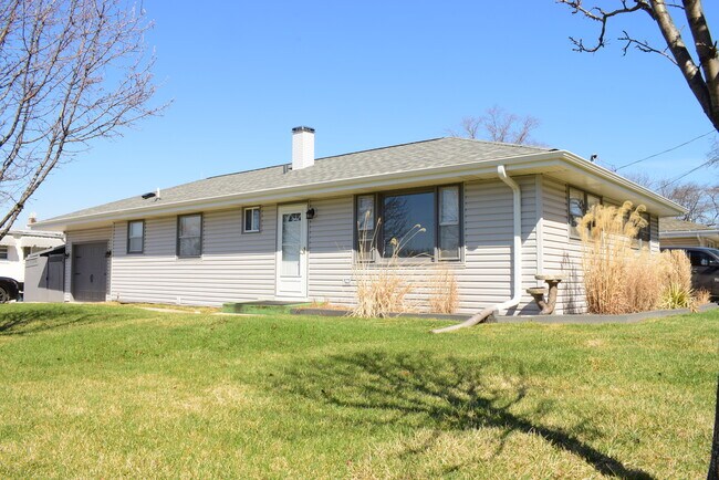 Building Photo - 903 Porter St