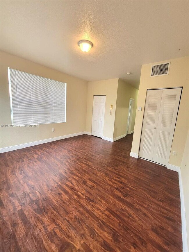 Photo - 237 NW 10th Ave Unit 1